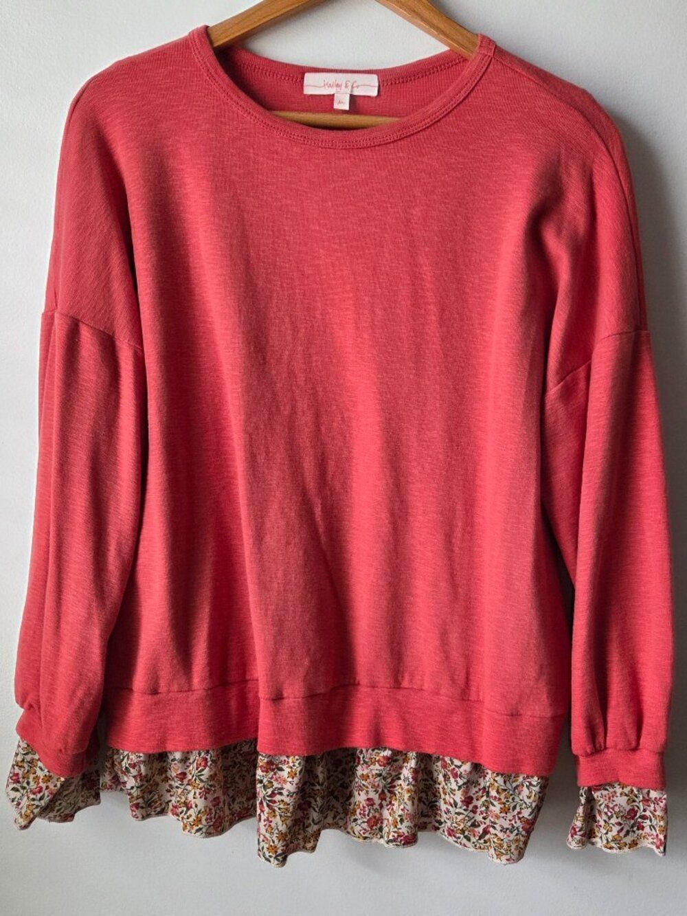 EUC HAILEY & CO FLORAL EDGED SWEATER TOP SIZE M